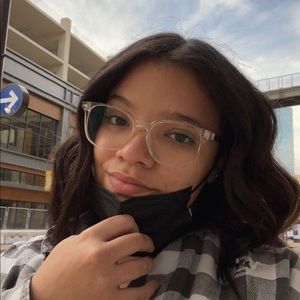 Meet your Posher, Kayla